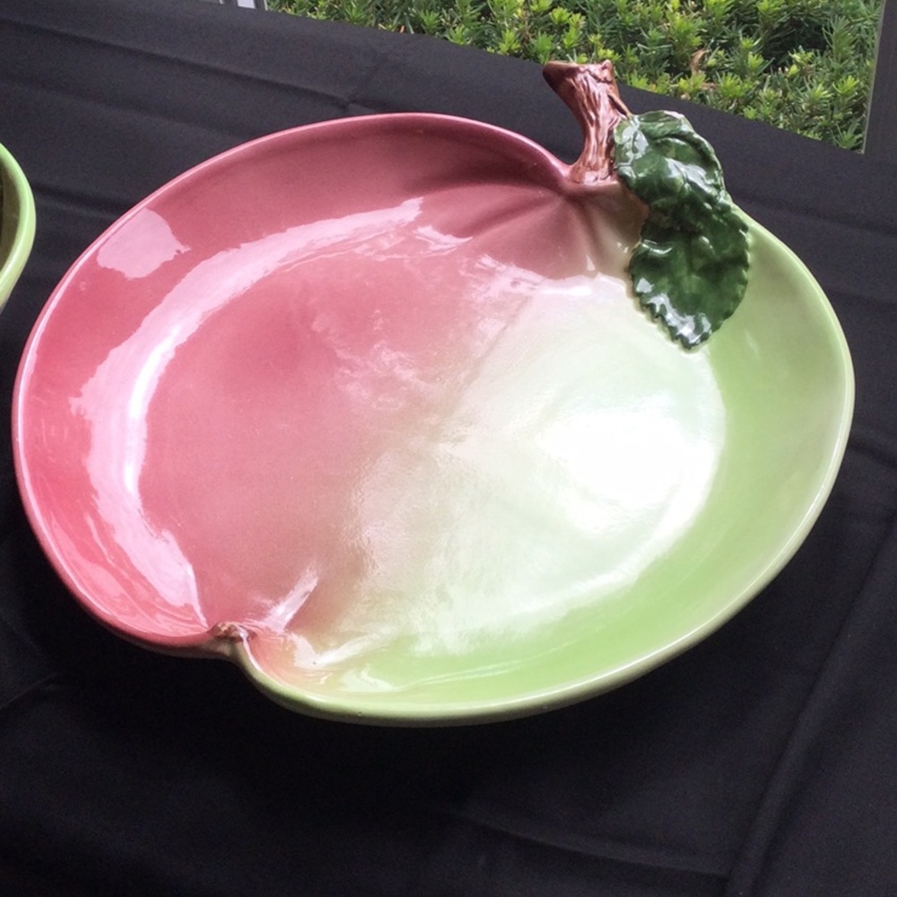 Apple serving dish